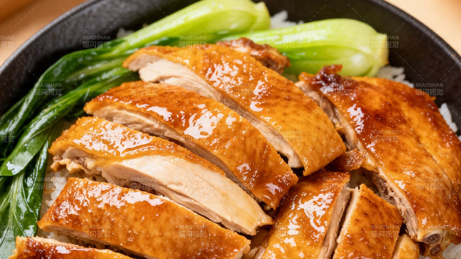 豉油鸡配青菜盖饭图片