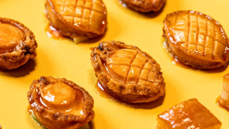 鲍鱼盛宴 金黄诱人图片