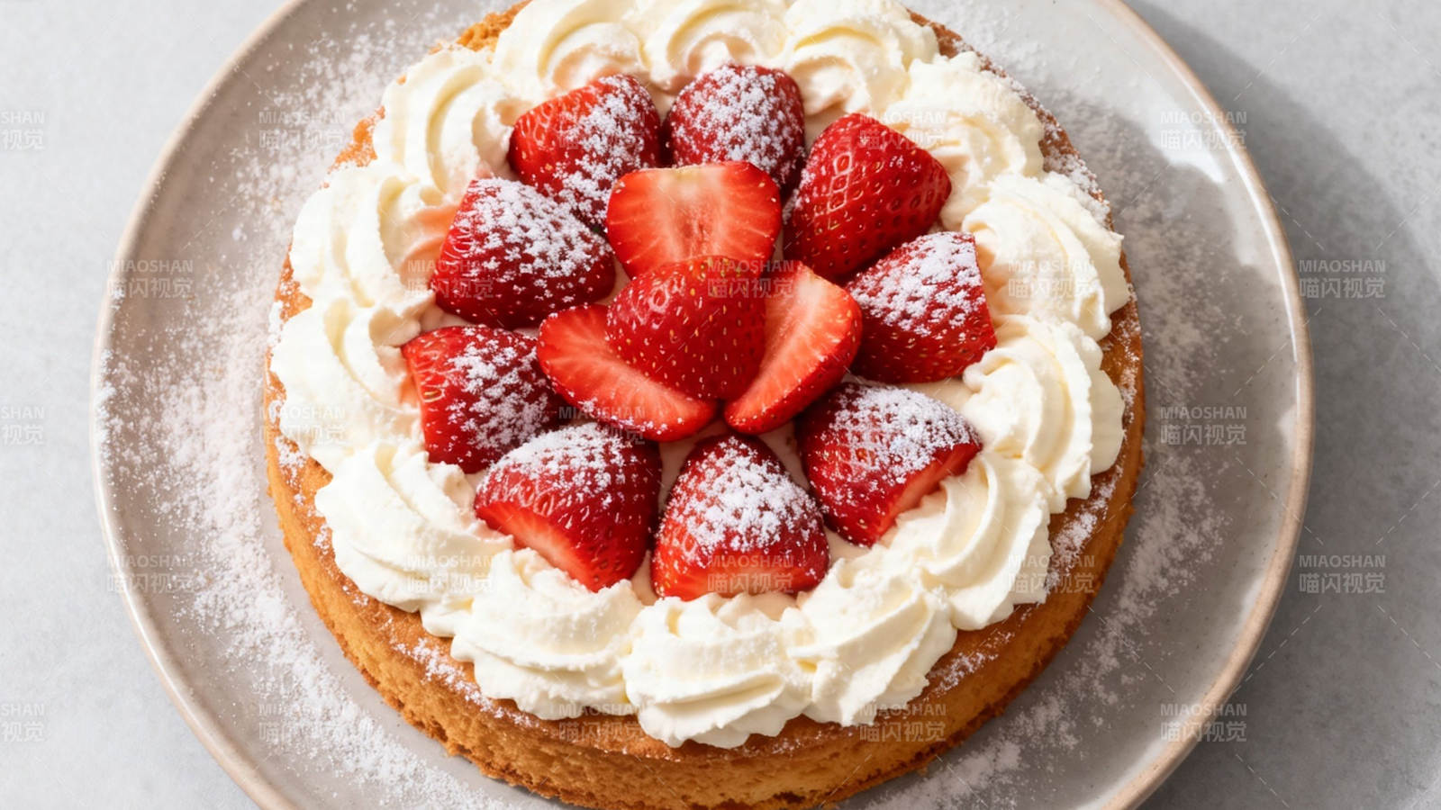 草莓奶油蛋糕 甜美诱人图片