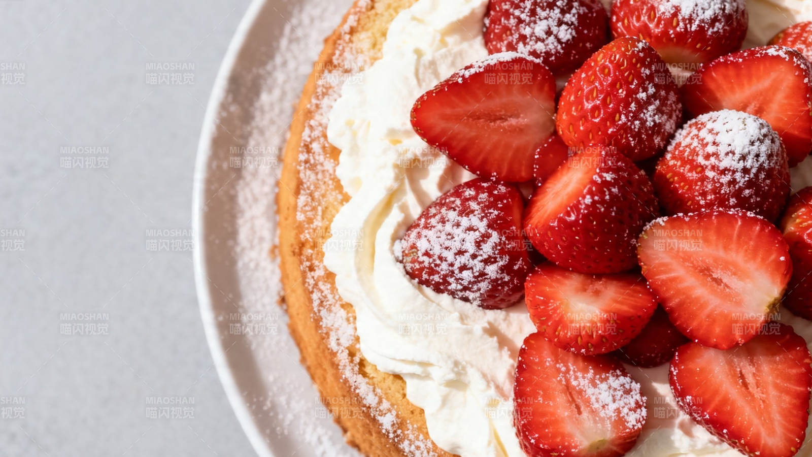 草莓奶油蛋糕 甜润诱人图片