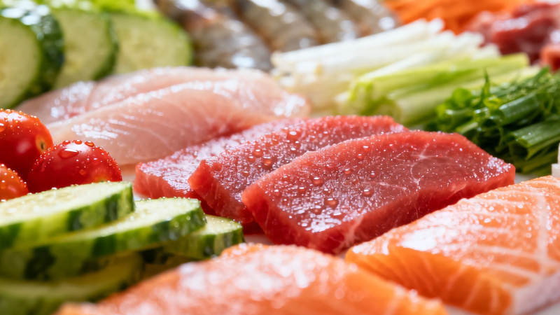 新鲜刺身拼盘 色彩诱人图片