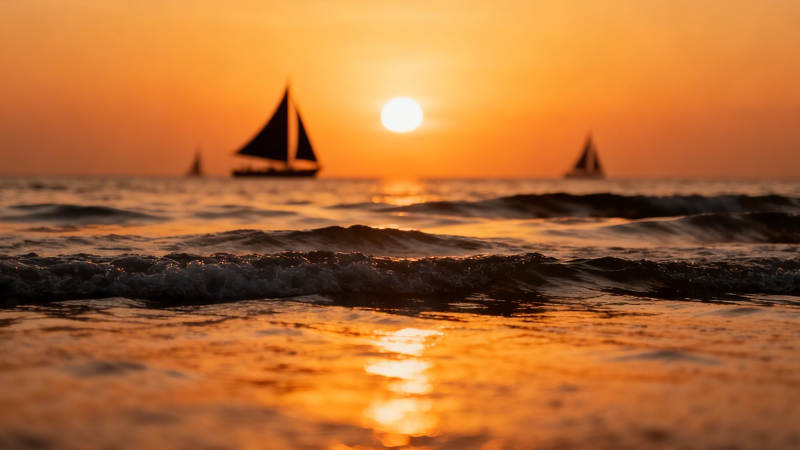 夕阳帆船 海浪鎏金图片