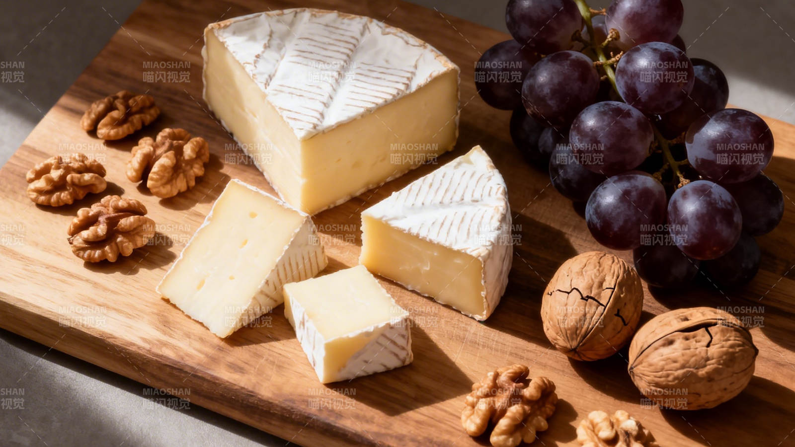 奶酪葡萄核桃拼盘图片