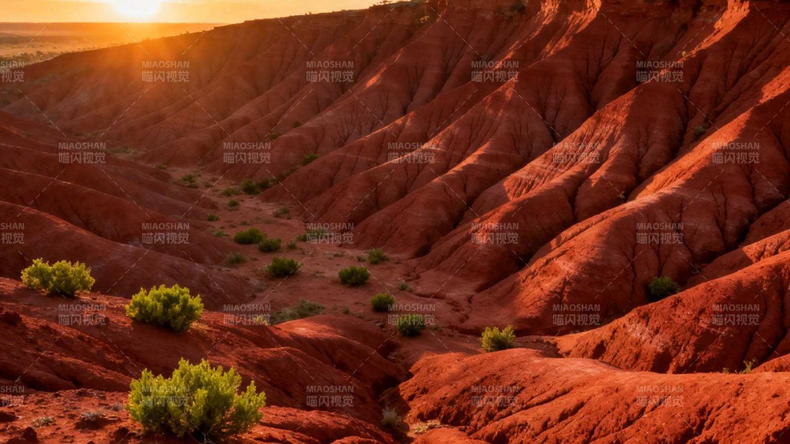 红土峡谷夕阳美图片