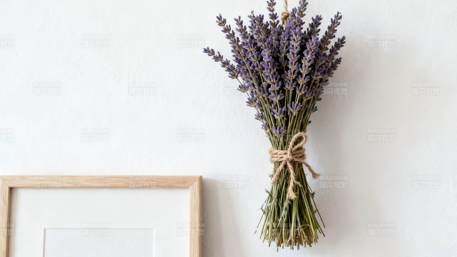 薰衣草束挂墙 简约温馨图片