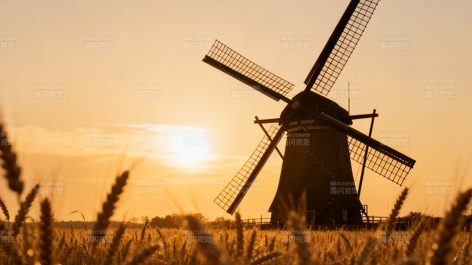 夕阳风车麦田剪影图片