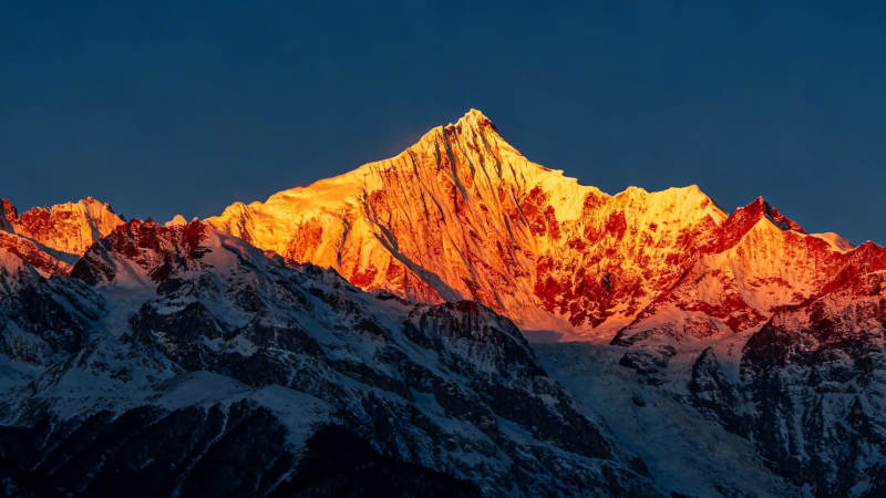 雪山金顶 夕照燃峰图片