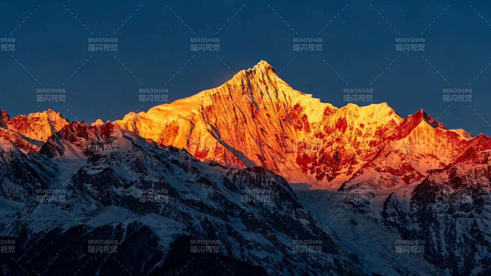 雪山金顶 夕照燃峰图片