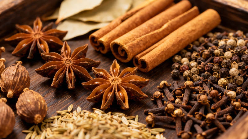 香料荟萃 八角桂皮丁香等图片