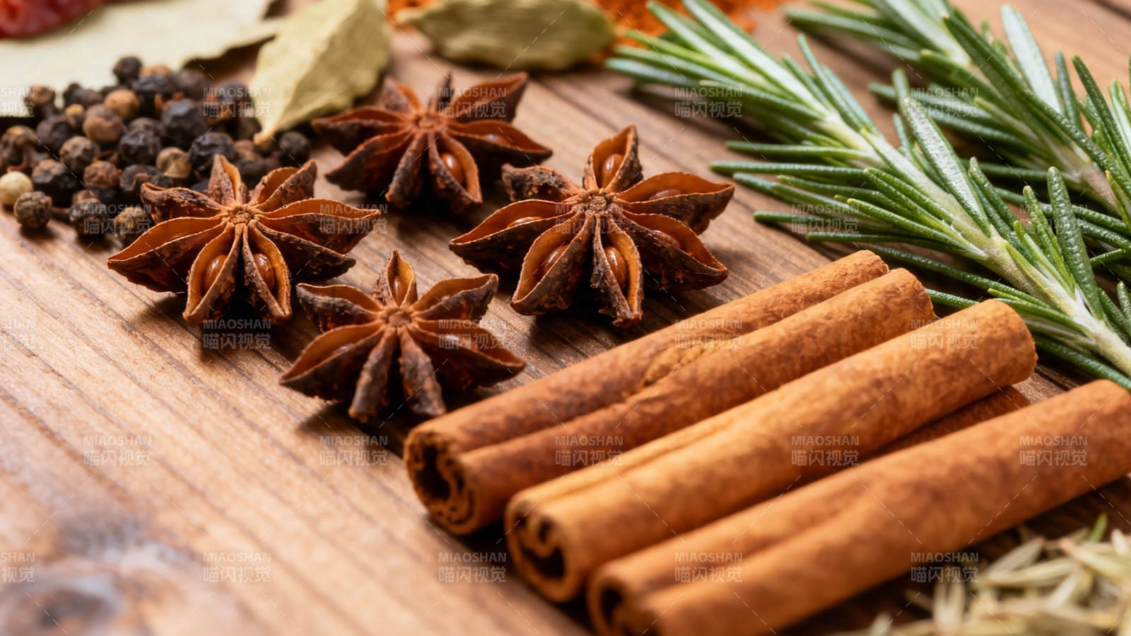 香料组合 八角 肉桂 迷迭香图片