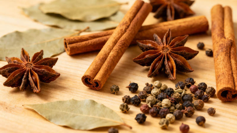 香料合集 桂皮八角胡椒月桂叶图片