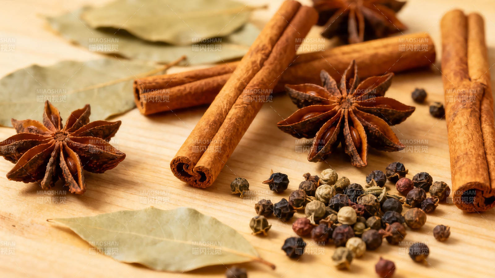 香料合集 桂皮八角胡椒月桂叶图片