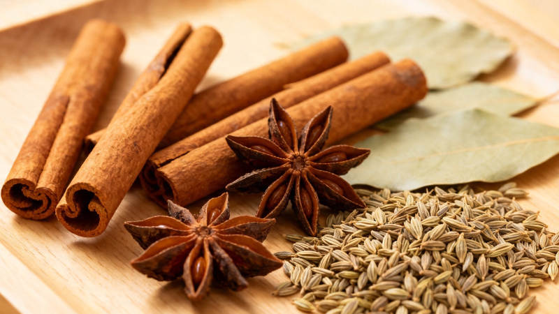 香料组合 桂皮八角茴香叶图片