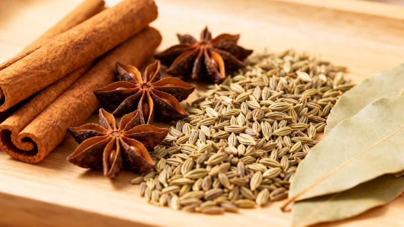 香料组合 桂皮八角茴香叶图片