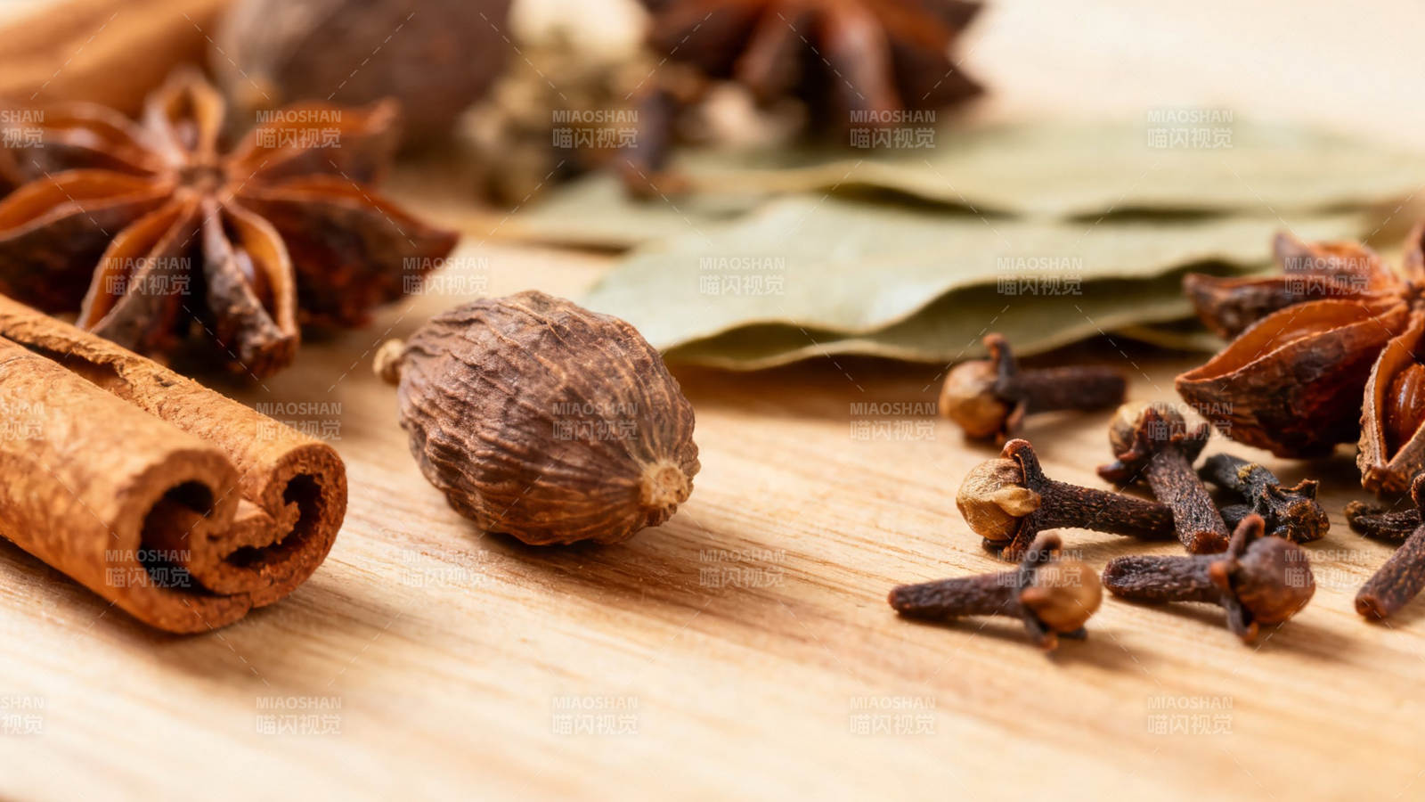 香料荟萃 八角桂皮丁香等图片