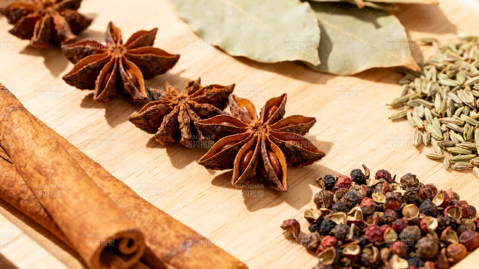 香料荟萃 八角桂皮香叶胡椒图片