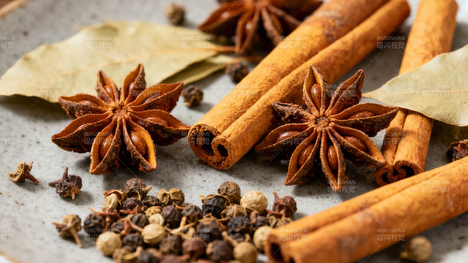 香料组合 八角桂皮香叶胡椒图片