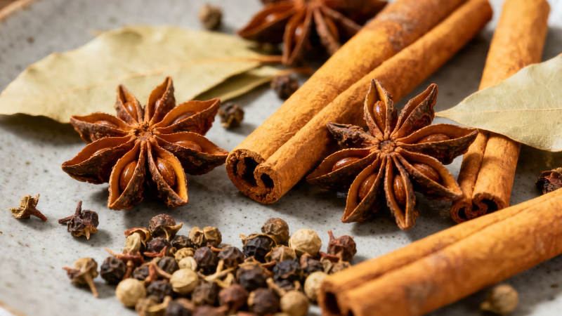 香料组合 八角桂皮香叶胡椒图片