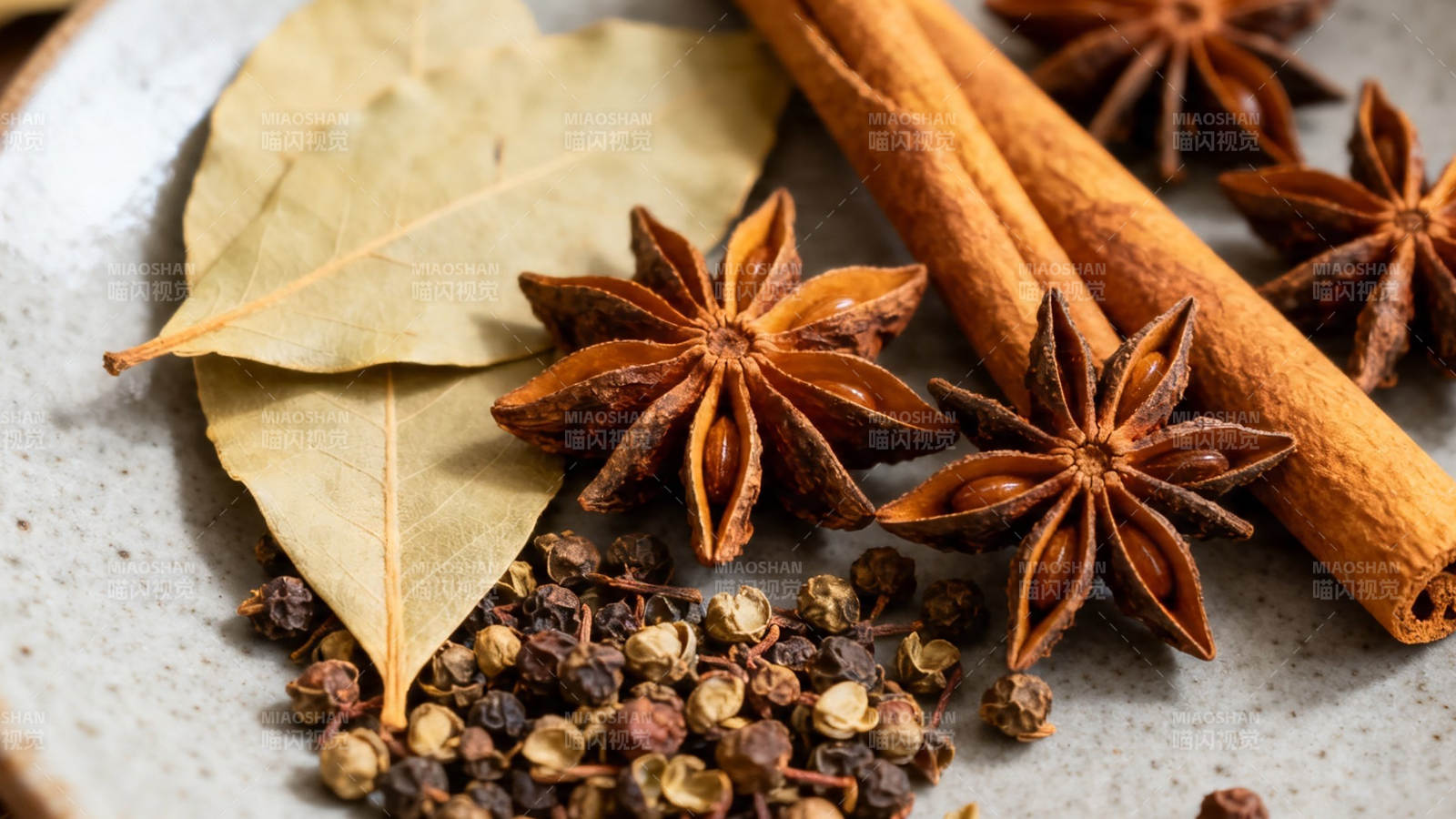 香料组合 八角桂皮香叶胡椒图片