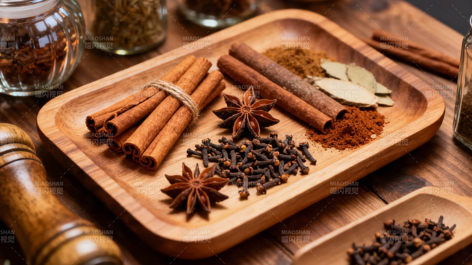 香料托盘 肉桂八角丁香等图片