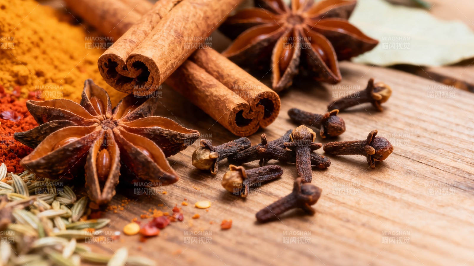 香料荟萃 肉桂八角丁香等图片