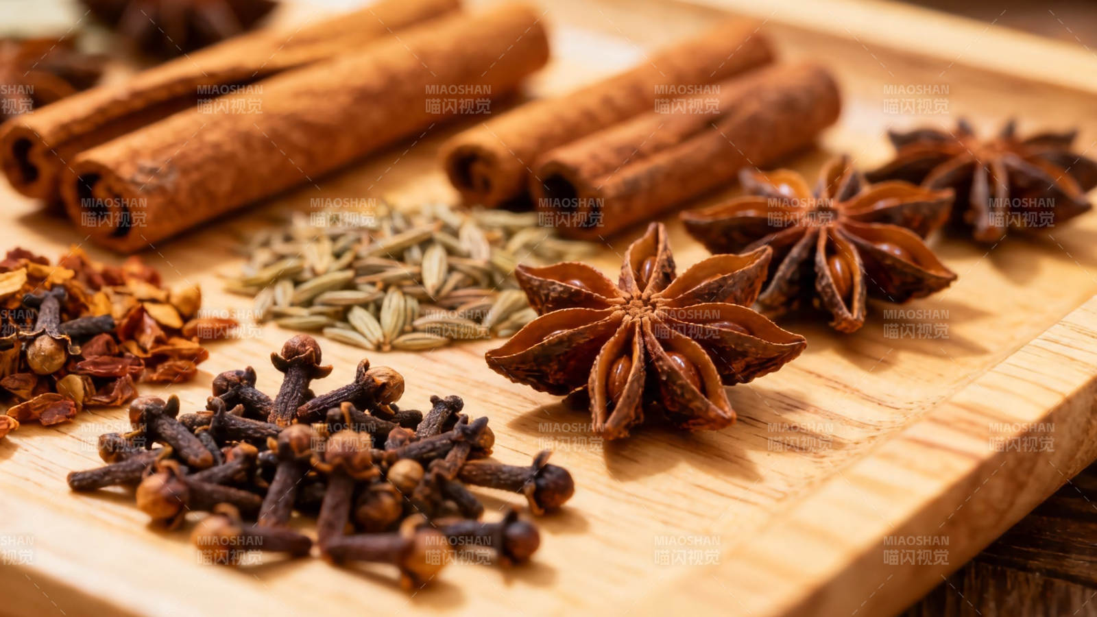 香料荟萃 八角桂皮丁香等图片