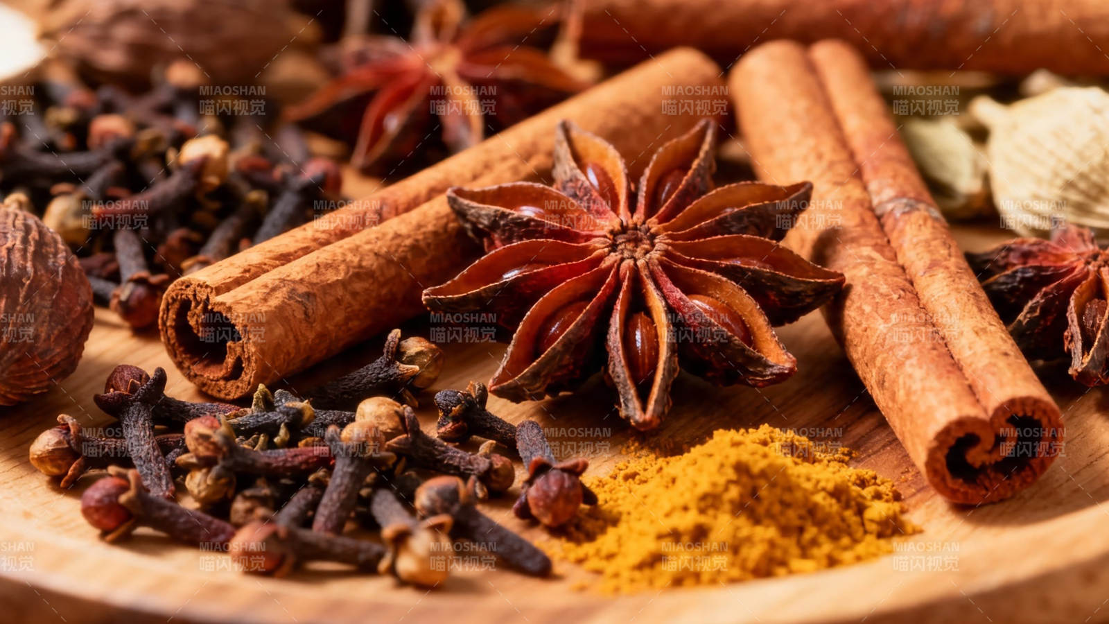 香料荟萃 八角桂皮丁香等图片