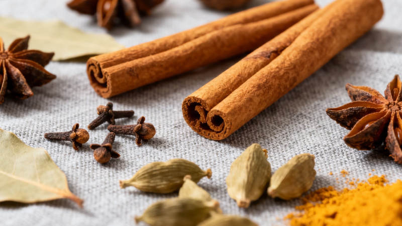 香料组合 肉桂 八角 丁香等图片
