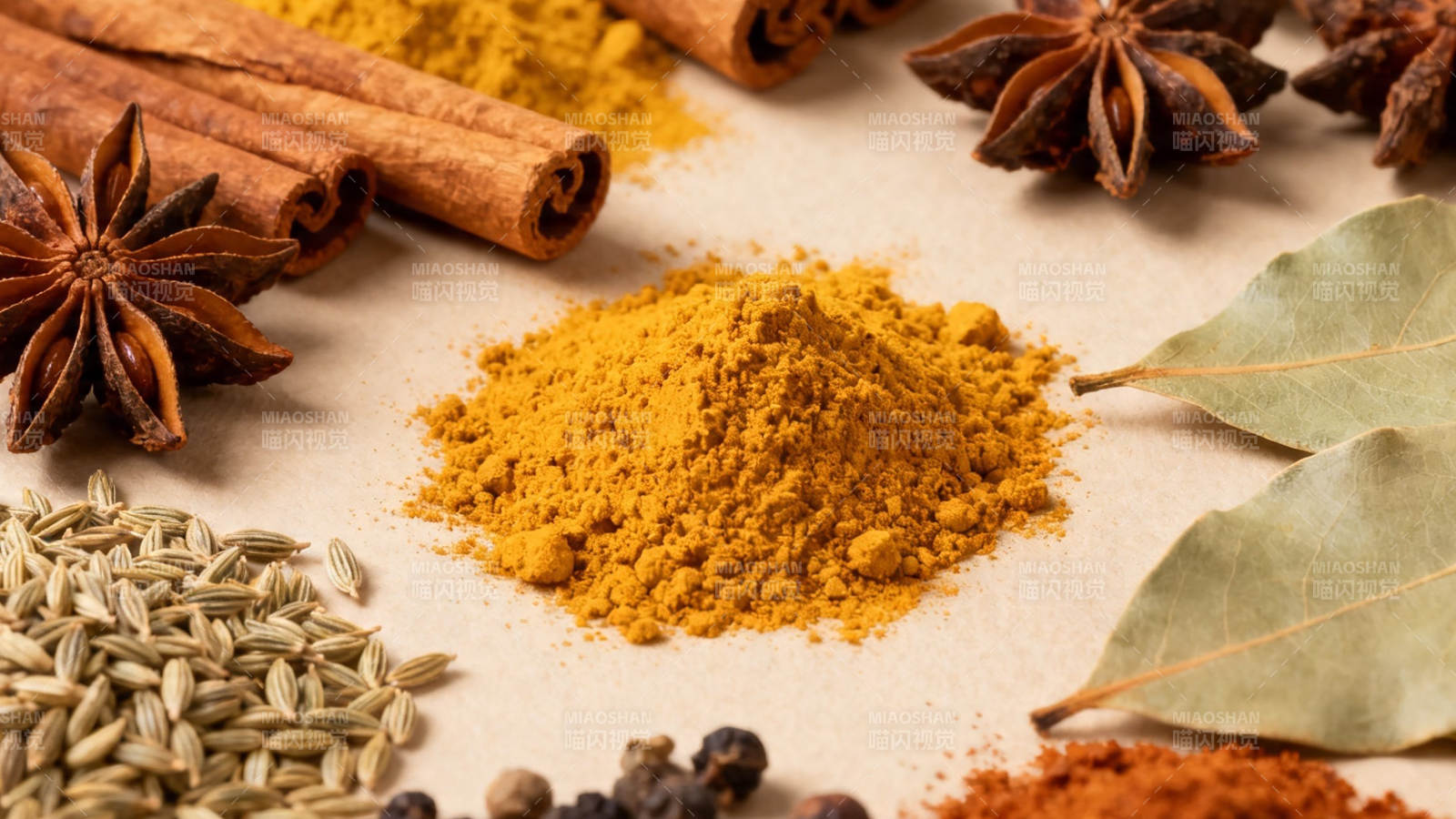 香料荟萃 咖喱粉与八角桂皮图片