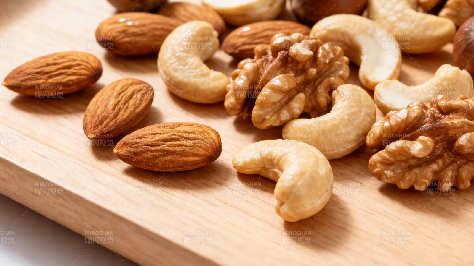 坚果拼盘 健康美味小食图片