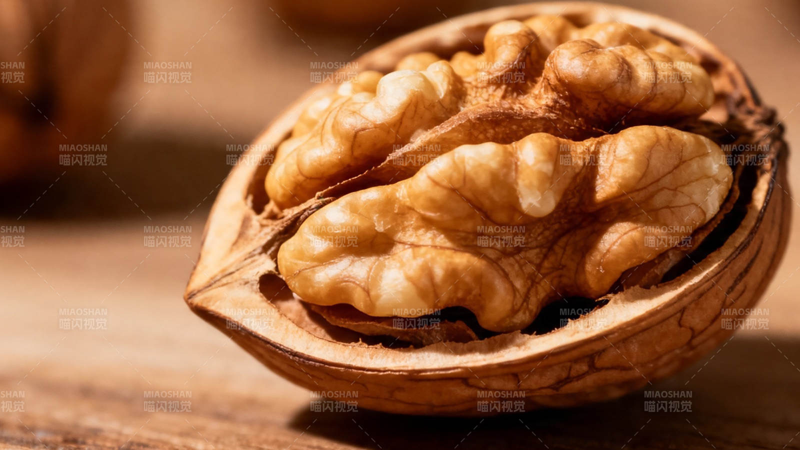 核桃仁特写 纹理清晰诱人图片