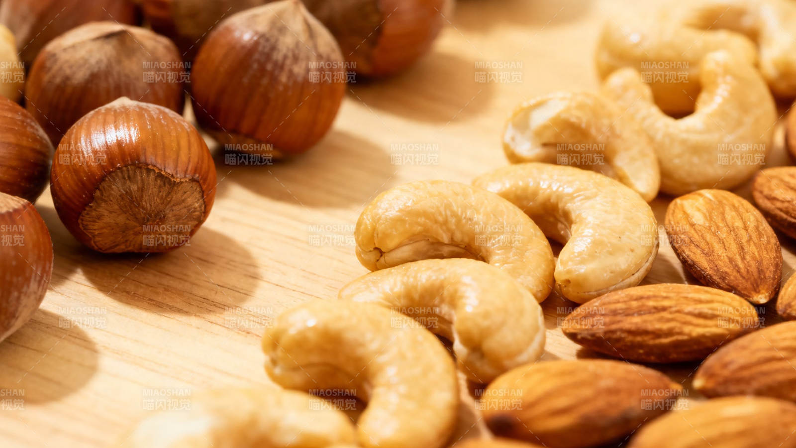 混合坚果特写 榛子腰果杏仁图片