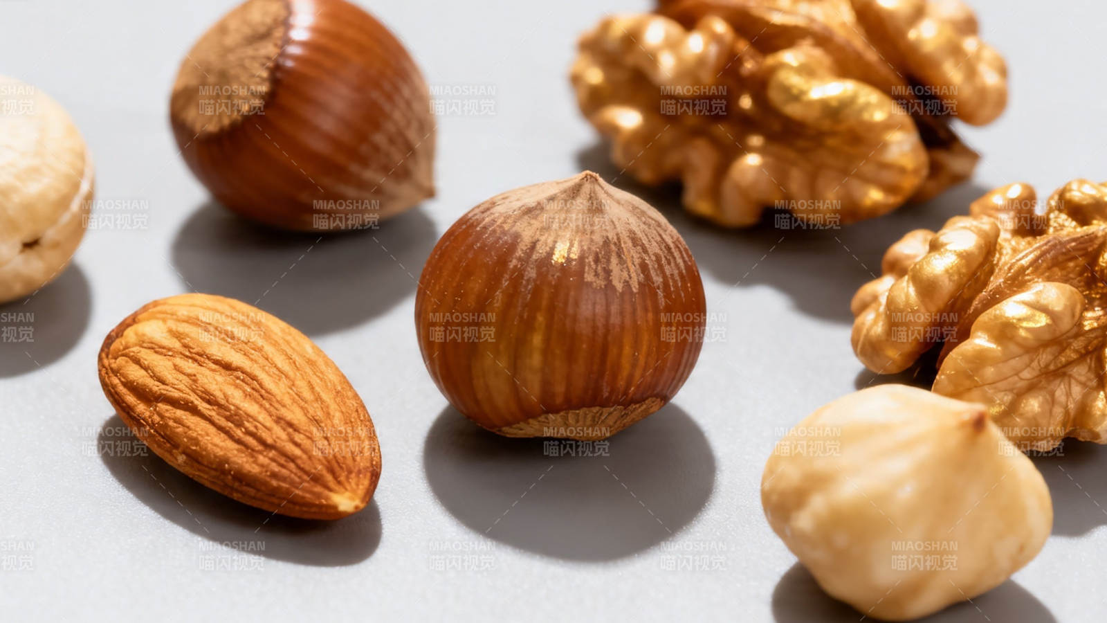 坚果全家福 榛子核桃杏仁图片