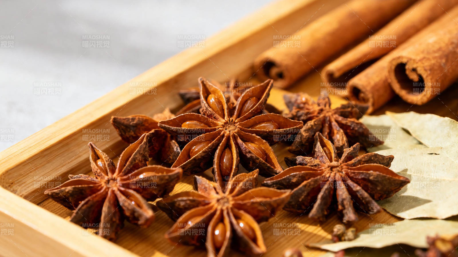 八角桂皮香叶特写图片