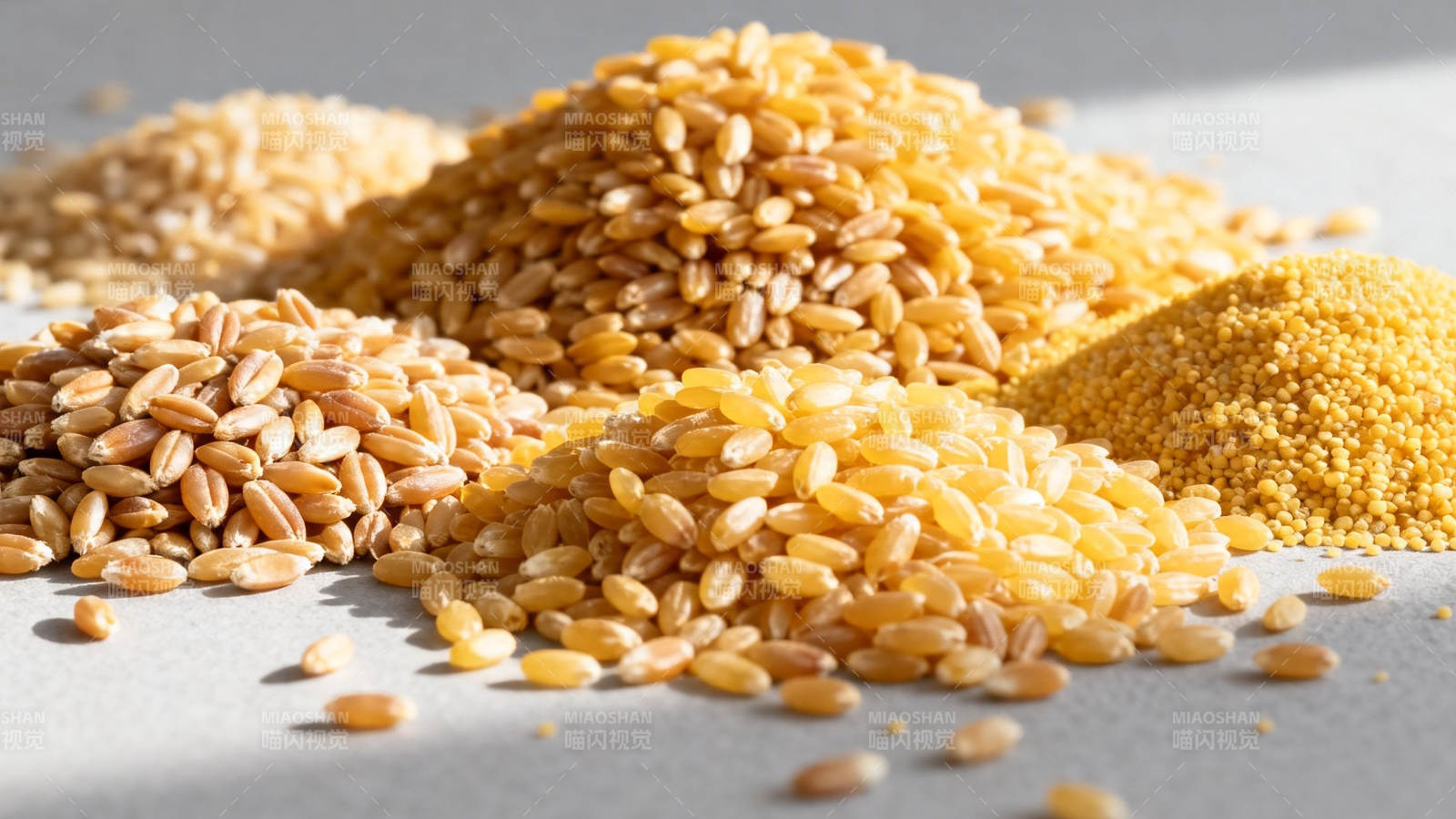五谷杂粮堆叠特写图片