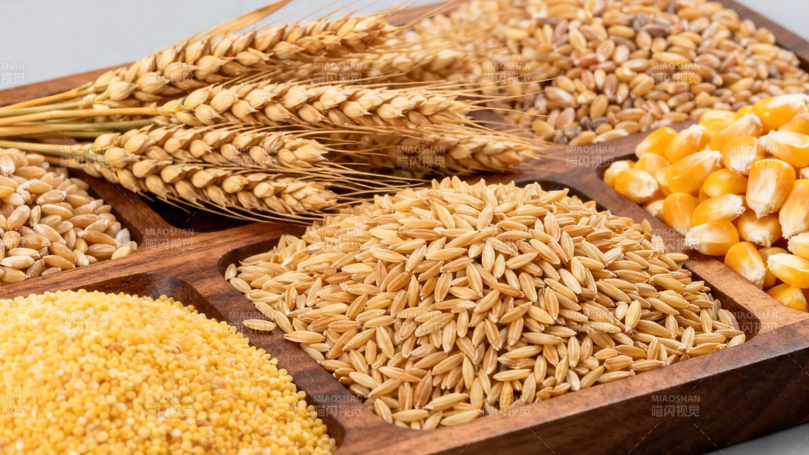 五谷丰登 粮仓满溢图片