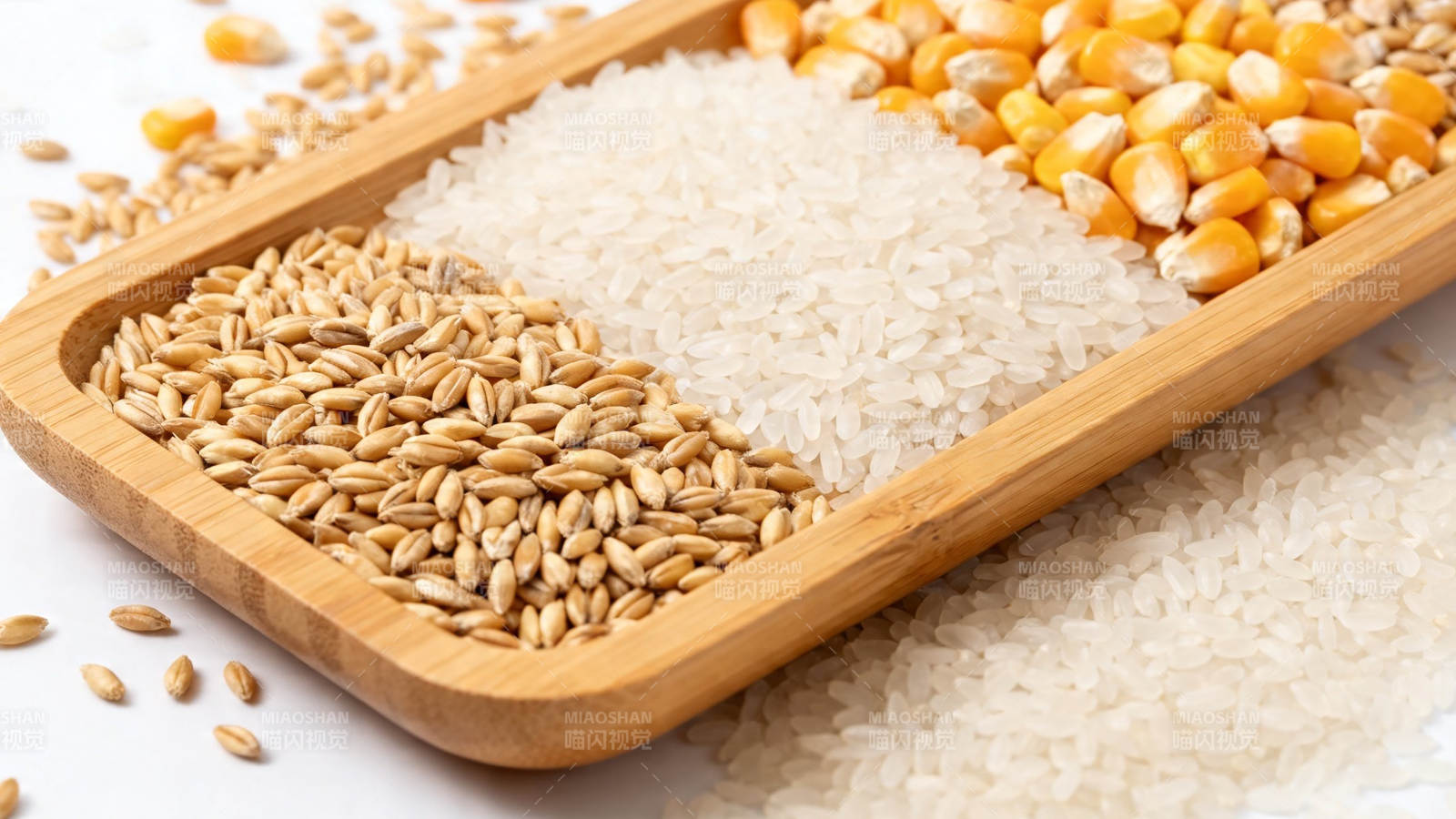 五谷杂粮木盘盛放图图片