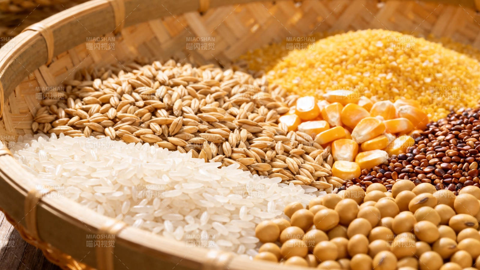 五谷丰登 篮中杂粮香图片