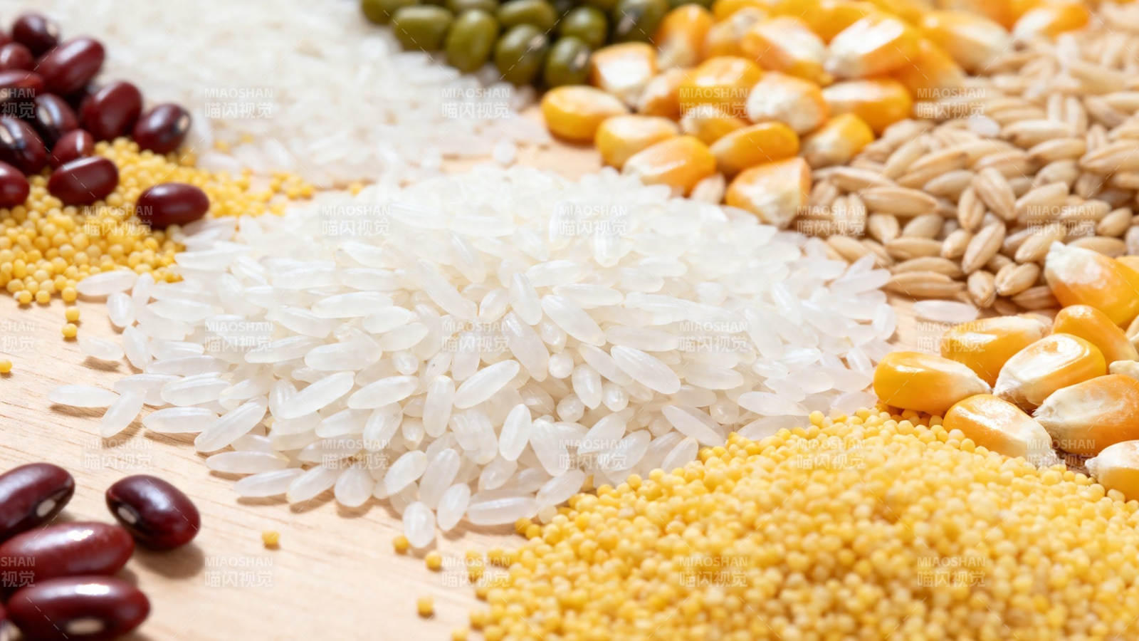 五谷杂粮丰富多样图片