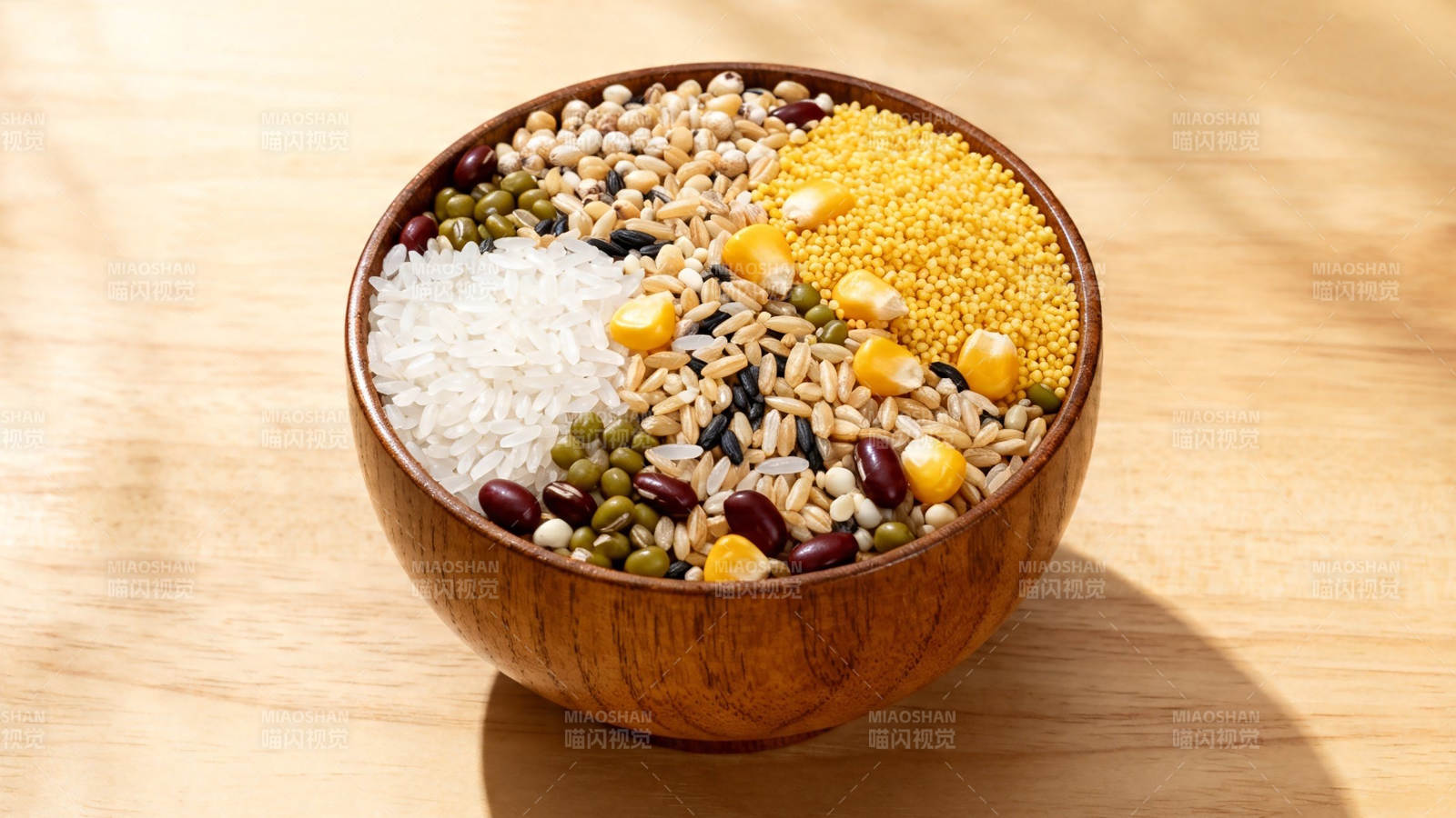 五谷杂粮碗 营养均衡好图片