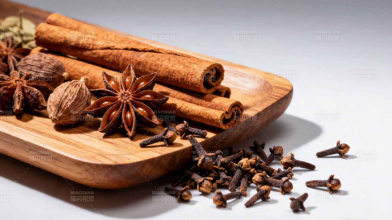 香料木盘 桂皮八角丁香图片
