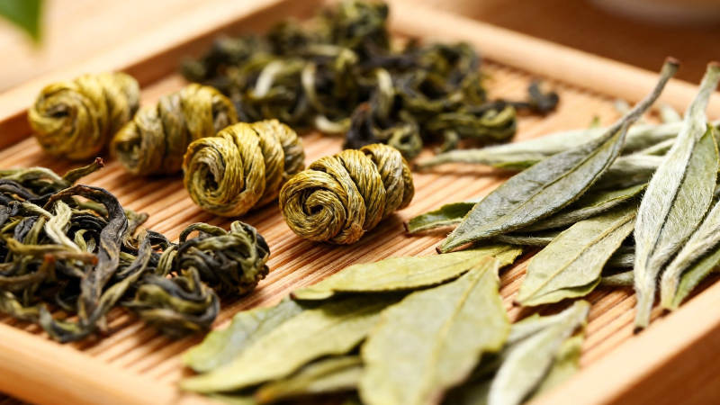 茶香四溢 叶卷如珠图片