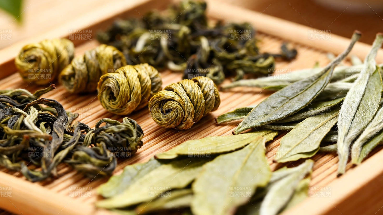 茶香四溢 叶卷如珠图片