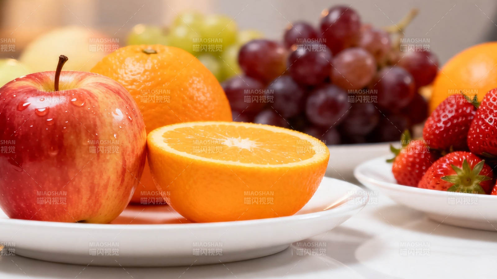 新鲜水果拼盘 苹果橙葡草莓图片