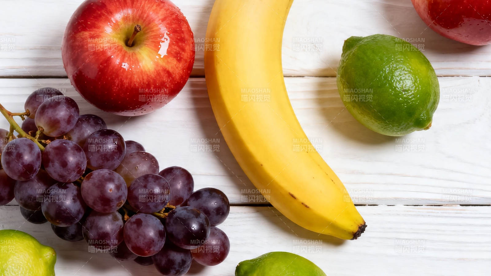 新鲜水果拼盘 苹果香蕉葡萄青柠图片