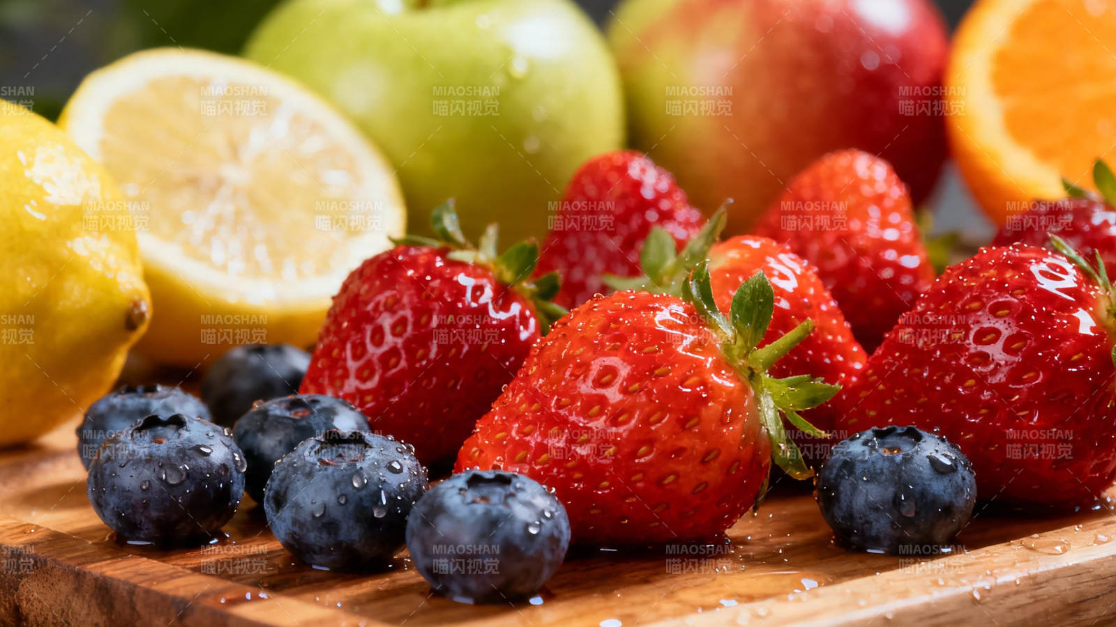 鲜果缤纷 草莓蓝莓柠檬橙图片