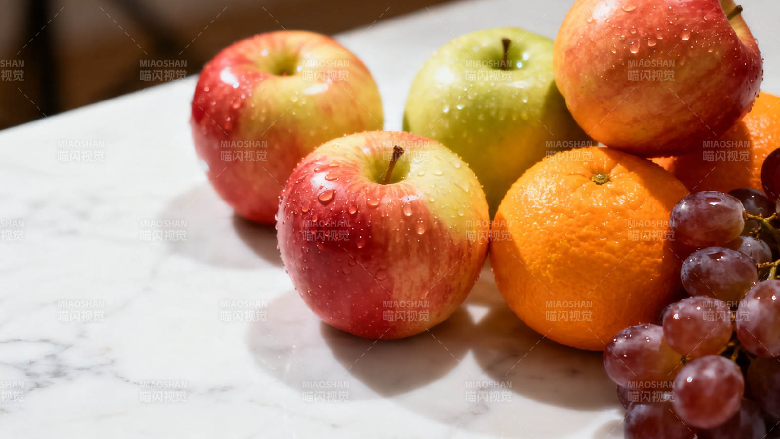 新鲜水果摆盘 苹果橙子葡萄图片