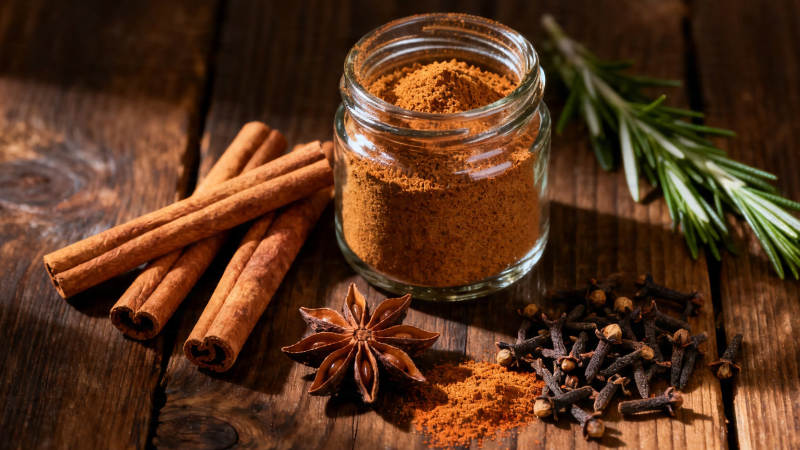 香料组合 肉桂 八角 丁香图片