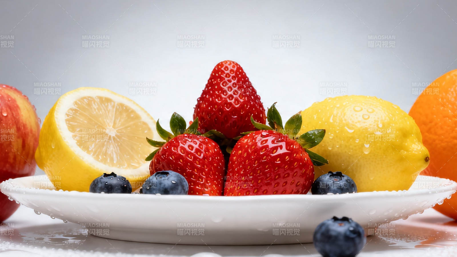 鲜果拼盘 草莓柠檬蓝莓橙图片
