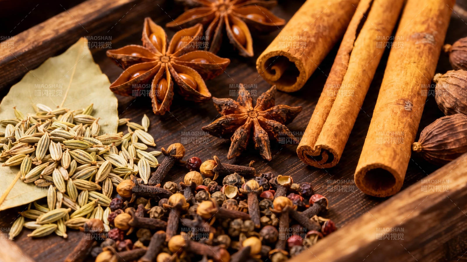 香料荟萃 八角桂皮丁香等图片